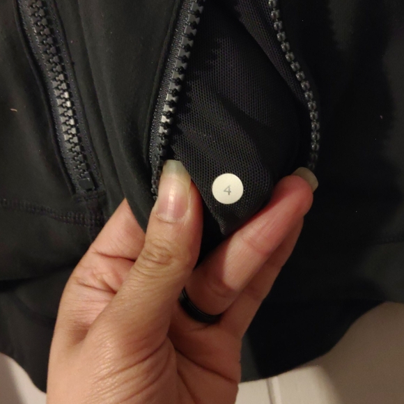Lululemon sweater - lightweight - Picture 4 of 5